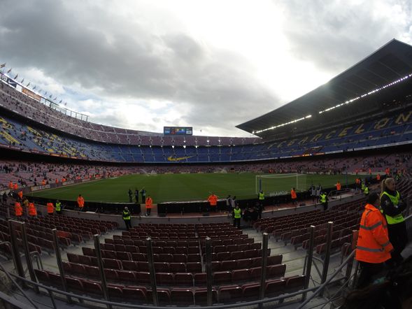 全景が見えるところに立ち、カンプ・ノウ・スタジアムを丸ごと眺め、自分がカンプ・ノウにあった奇跡を見届けたように想像しましょう。