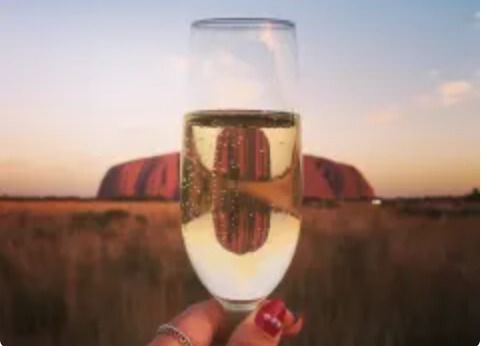 ウルルサンセット鑑賞|スパークリングワインとおつまみでお楽しみください♪(約40分)