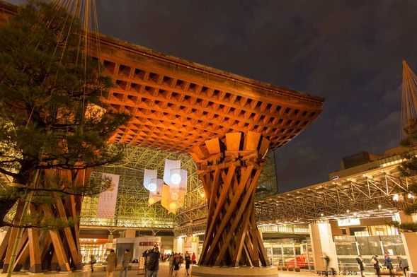 金沢駅に到着、解散