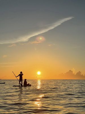 日出團05:00報到-教練指導-出海(內埤情人灣或豆腐岬)-秘境賊仔澳(七彩石沙灘)- 08:00結束