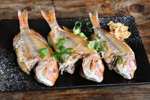 品嘗自己烹調的鱻魚料理