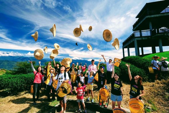 2020金針花季這樣玩》花蓮台東賞花行程懶人包、交通接駁車、民宿推薦全攻略 - 第10張圖 手操紙DIY+ 採金針或採茶體驗