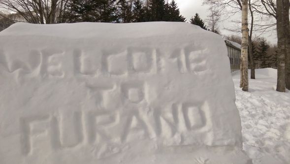 今日搭機前往北海道後搭車前往富良野滑雪場(約2.5小時),抵達後享用飯店晚餐