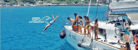 龜山島定錨(水手跳水體驗/水性好者可嘗試/水性不好者可以拍手)