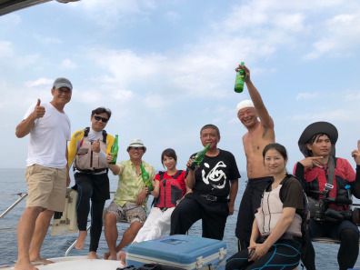 返程中舉瓶慶祝水手初體驗成功(避暈的良方18天/請自備)