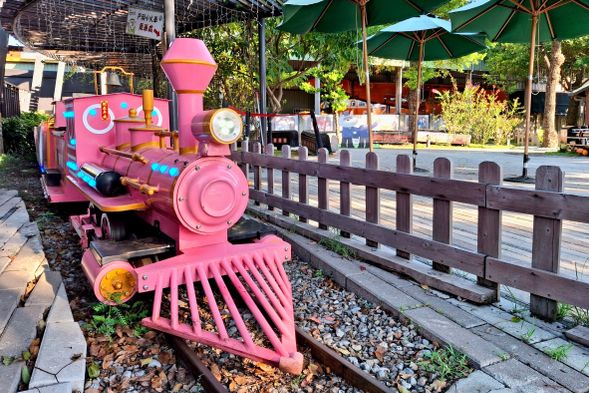 戶羽機關車園區