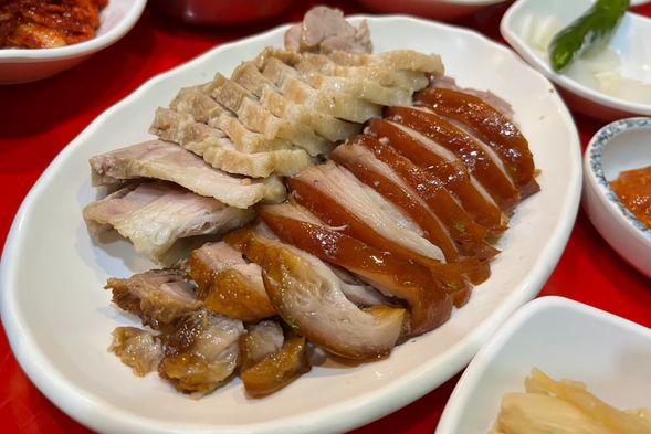 【滿足五香豬腳】豬腳+餃子年糕鍋+飯+季節小菜(四人一桌)