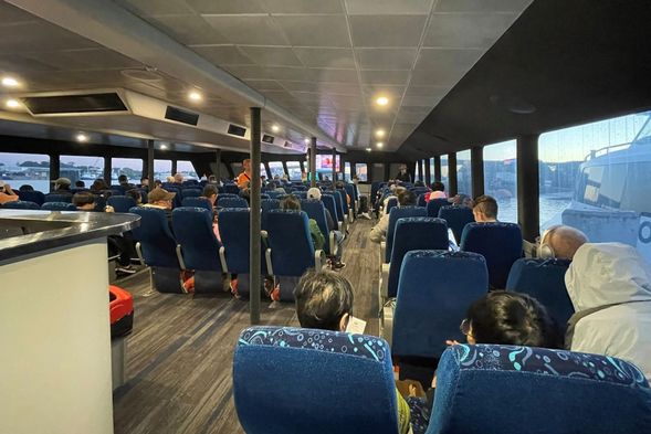 搭乘渡輪前往渡假聖地「摩頓島」