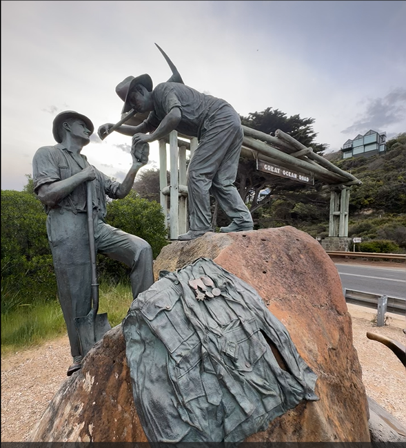 大洋路門牌為大洋路的象徵性入口地標,紀念第一次世界大戰後參與修建大洋路的退伍軍人,亦是旅客踏上大洋路旅程的重要起點與打卡地標。