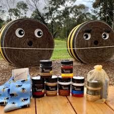 參觀當地蜂蜜農場,了解澳洲天然蜂蜜製作過程,並可自由試食及選購各款蜂蜜產品,行程輕鬆,適合親子及喜愛本地農產品的旅客。