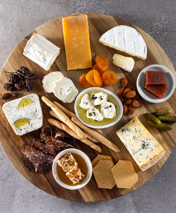 Yarra Valley Dairy|亞拉河谷芝士工廠
亞拉河谷芝士工廠是當地極具人氣的特色停靠點,主打以新鮮牛奶製作的手工芝士,口味天然細膩,深受旅客及本地人喜愛。工廠內設有試食區及小型商店,旅客可即場品嚐多款不同風味的芝士,並選購伴手禮。