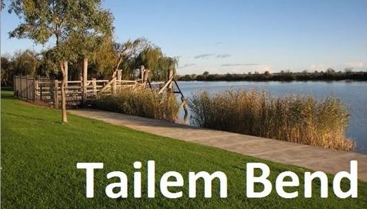 位於南澳 Murray River 一帶的寧靜小鎮,是連接南澳東南部與 Adelaide 的重要公路節點。小鎮規模不大,卻保留著澳洲鄉郊特有的悠閒氣息。
經過一天旅程後,我們將在此停留住宿,遠離城市的繁忙節奏,享用晚餐後好好休息,為翌日前往南澳海岸的精彩行程養足精神。