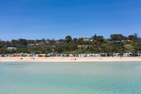 Rosebud Beach 羅斯巴德海灘
沙灘平緩水清,適合散步放鬆與親子玩樂