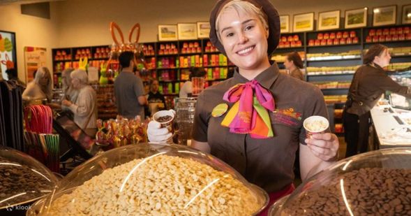 Yarra Valley Chocolaterie & Ice Creamery(亞拉河谷朱古力工廠)
深受旅客歡迎的朱古力工廠,提供多款手工朱古力及甜品,適合親子同行及作為輕鬆行程停留點。