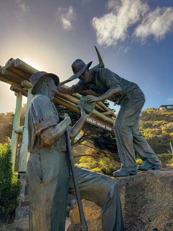 大洋路門牌 | Great Ocean Road Memorial Arch
大洋路門牌是旅程中必影的經典打卡點,象徵大洋路正式起點。拱門為紀念一戰後參與修建大洋路的退伍軍人而建,別具歷史意義。