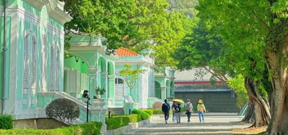 隨後步行至【龍環葡韻】觀賞薄荷綠葡式建築群+濕地生態觀景台