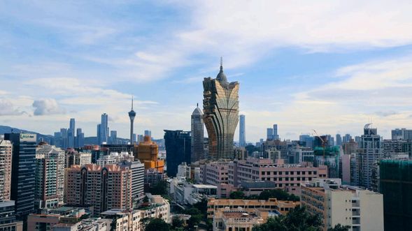 遊覽【東望洋燈塔】登頂澳門半島制高點,賞夕陽餘暉與燈塔剪影