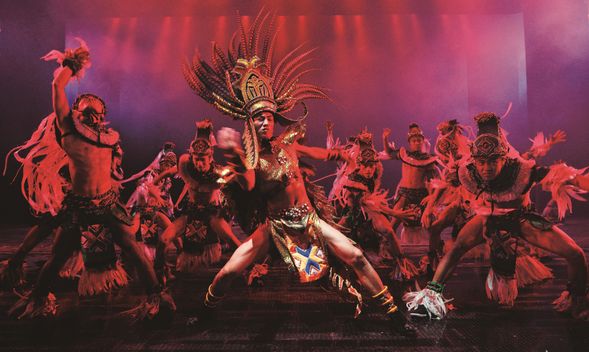 午餐後,選擇一處景點進行遊覽,盡覽嶺南自然與人文精粹
A線:西樵山全景遊覽(天湖/南海觀音)
B線:廣東千古情景區+《嶺南千古情》演出觀看
*不含門票,客人自理(西樵山免票,千古情參考門票99元人民幣/人起)