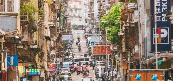 D2 澳門本地8小時全天包車遊
早上:澳門酒店上門專車接送
-大三巴:澳門地標,聖保祿教堂前壁,必拍打卡點
-主教堂:澳門天主教中心,可俯瞰澳門塔景色
下午:
-塔石廣場:葡式碎石鋪面,兩旁色彩鮮豔的歷史建築群
-東望洋燈塔:澳門半島最高點,可眺望整個市區與跨海大橋
-官也街:手信一條街,葡撻、水蟹粥、杏仁餅一次滿足
-威尼斯人:水都風情購物中心,室內運河與貢多拉船必體驗
行程結束,專車送回酒店