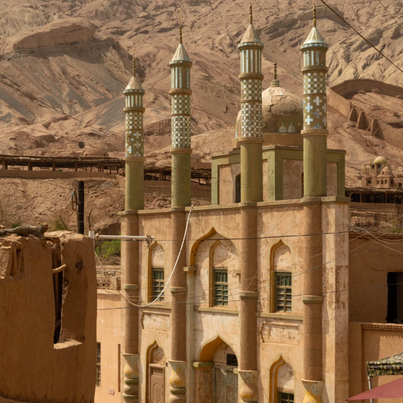 今天,我們將從【阜康】出發,前往火熱的【吐魯番】,探訪西域最具特色的兩大景點【火焰山】和【坎兒井】,感受沙漠與綠洲的完美融合。隨後返回【烏魯木齊】,結束充實的一天。