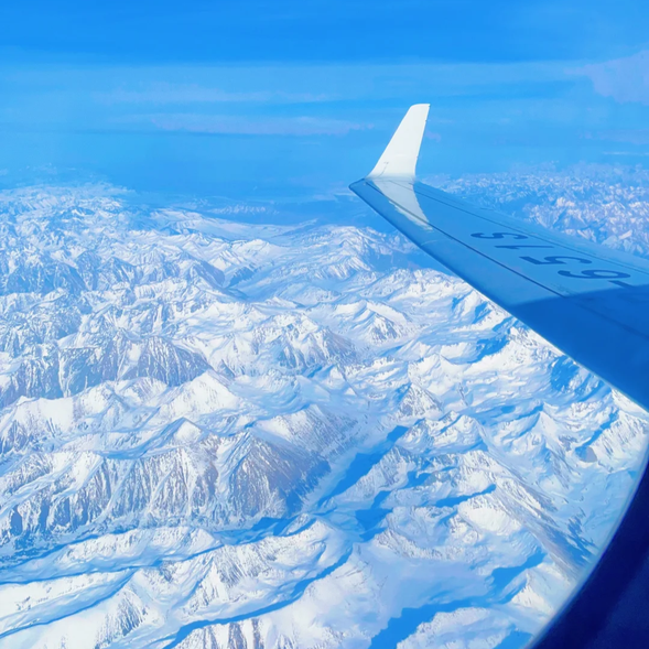 今天是行程的最後一天,我們將安排貼心的【喀什送機服務】,確保您順利抵達機場,結束此次難忘的南疆之旅。一路上,您探索了帕米爾高原的壯美風光、古絲綢之路的歷史印記,以及南疆多元的文化魅力。
在這片西域土地上,您欣賞了壯麗的雪山湖泊、神秘的峽谷遺址,體驗了獨特的民族風情與熱情的歡迎。希望這段旅程為您留下美好的回憶,也期待未來與您再次相遇,共同開啟更多新疆的奇妙篇章!祝您旅途愉快,平安回家!