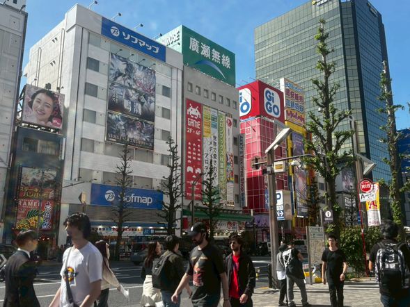 Akihabara (The Master of Evolution)
Our final stop is Akihabara, a neon-lit district famous worldwide for anime and subculture. But how did it get here? We will trace its fascinating evolution from a post-war black market for radio parts into the "Electric Town" we see today. It’s a perfect masterclass in Tokyo’s unique ability to constantly reinvent itself.