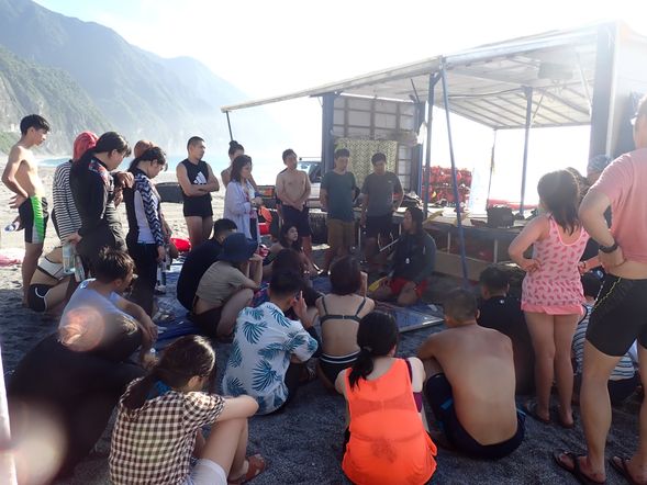 上岸後還有環境教育的分享課程,跟安全管理的小故事可以聽