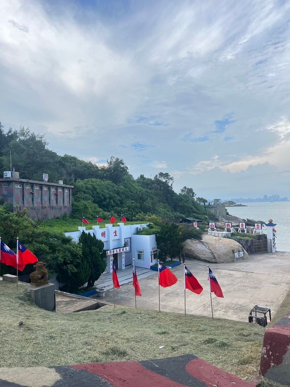 旅客服務中心-抵達大膽島後,首先參觀旅客服務中心,觀賞介紹影片,了解大膽島的歷史、文化和自然環境。這裡還提供內部設施的介紹說明,方便您在島上的遊覽。