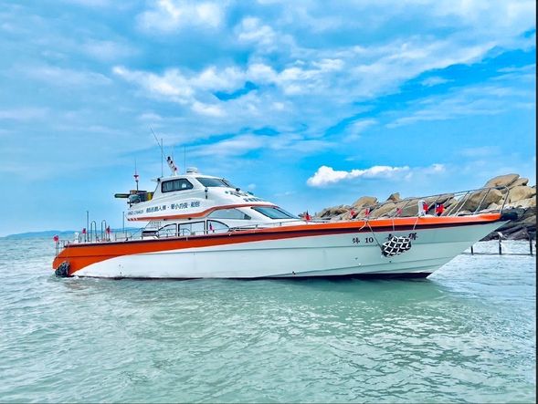 遊艇搭載KTV及冷氣,享極致舒適,打造卓越海上體驗