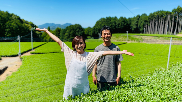 原田製茶にお越しください。素敵な笑顔のご夫婦がお迎えします。