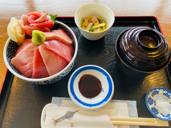 Enjoy a fresh tuna bowl made with Nagasaki’s No.1 certified “Recommended Fish” brand tuna!
For the afternoon cruise, lunch will be served before departure.