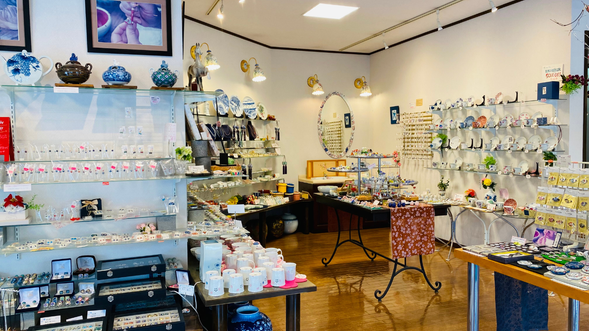 店内には有田焼を使った商品が並んでいます!