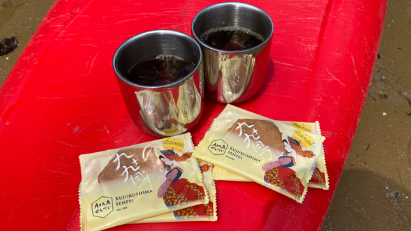 After landing on the deserted island, your instructor will prepare a delicious drink for you!