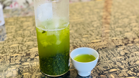 冷茶もいただきます。