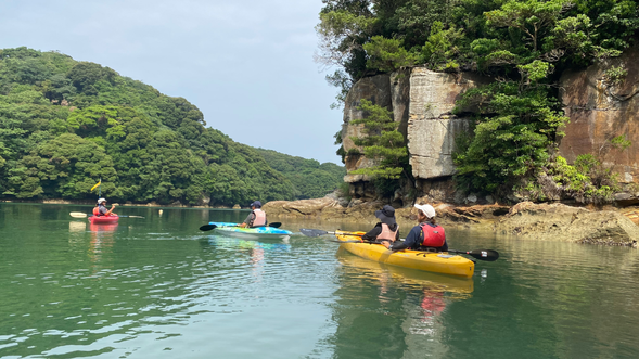 A relaxing kayak adventure on peaceful seas!