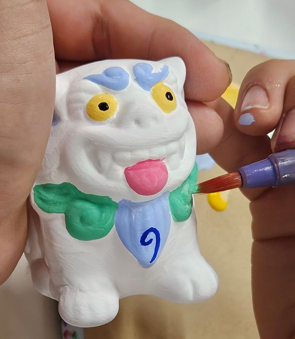 細かい部分を色を変えながらペイントしていきます。