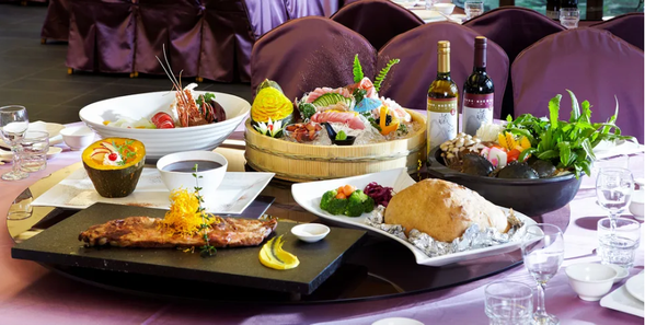 10:50-14:40	蘭陽美食/藏酒酒莊 山林手作無菜單美食(餐標800+10%/人)	※2-7人 無金棗麵包雞(可另加購)/8-10人 已含金棗麵包雞一隻 (圖片僅供參考,實際餐點以當日出餐為主)