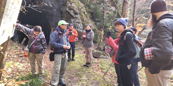隧道前でクイズ