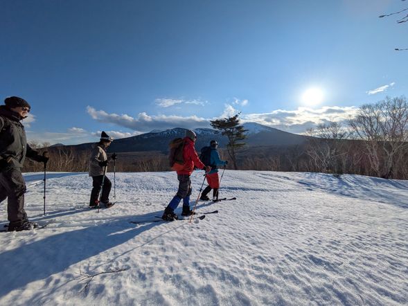 冬山トレッキングスノーシュー体験(雪中行軍遭難記念像周辺:天候不良の場合は酸ヶ湯温泉付近で実施)