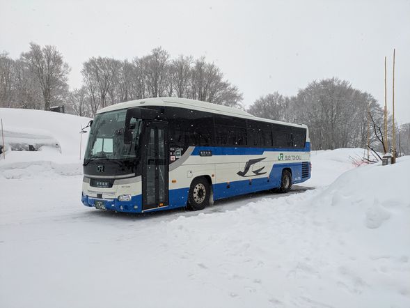 JRバスで酸ヶ湯温泉から出発(バス料金はツアー料金に含まれています。)