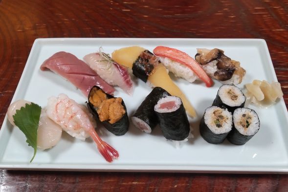 晚餐:在當地餐廳用餐