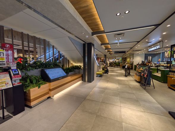 集合場所:スターバックス&LOVINA店前(&LOVINA1階)