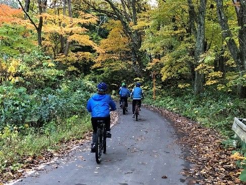 林間コースを走る