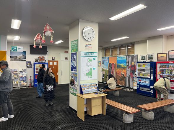 【集合】AM 9:30
八甲田ロープウェー山麓駅内で、他のツアー参加者と一緒にツアーの受付を行います。