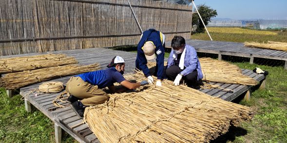 茅のパネル製作
