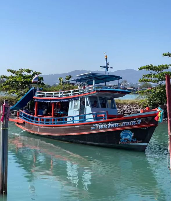 各區飯店接送
10:00A 碼頭出發至第一個釣魚區域
"07:30A-08:00A Lipa Noi, Taling Ngam
07:30A-08:00A Butterfly Garden, Bangpor
08:00A-08:20A Nathon
08:30A-08:40A Lamai, Maenam
08:40A-08:50A Bophut
09:00A-09:30A Chaweng, Choengmon, Bangrak"