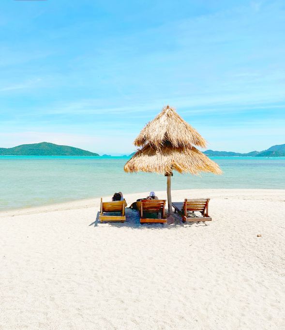 於船上享用泰式自助午餐
抵達Koh Sam Sao游泳、浮潛、享受日光浴