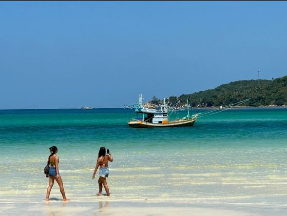 前往Koh Raham附近浮潛
是位在帕安島附近的小島,附近海域可以欣賞到地平線的完美景色,也隱約可見遠處的濤島。