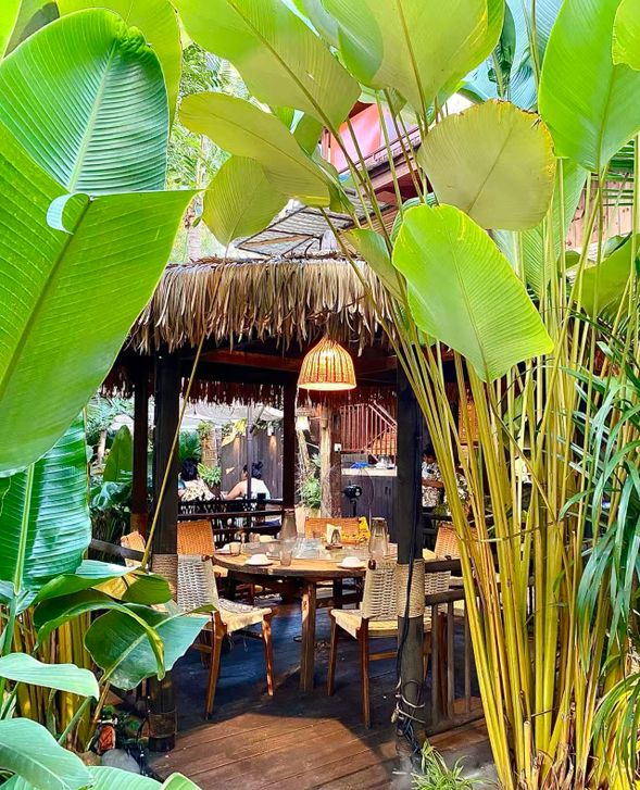 享用自助BBQ晚餐 (含一杯紅酒,未滿20歲不含)