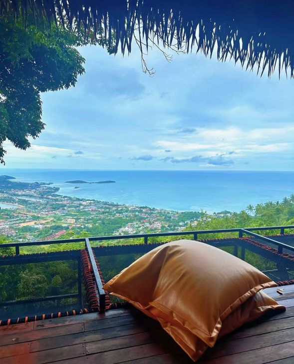 The Roof 景觀餐廳享用活動餐
在蘇梅制高點吃中餐享受島上風光
